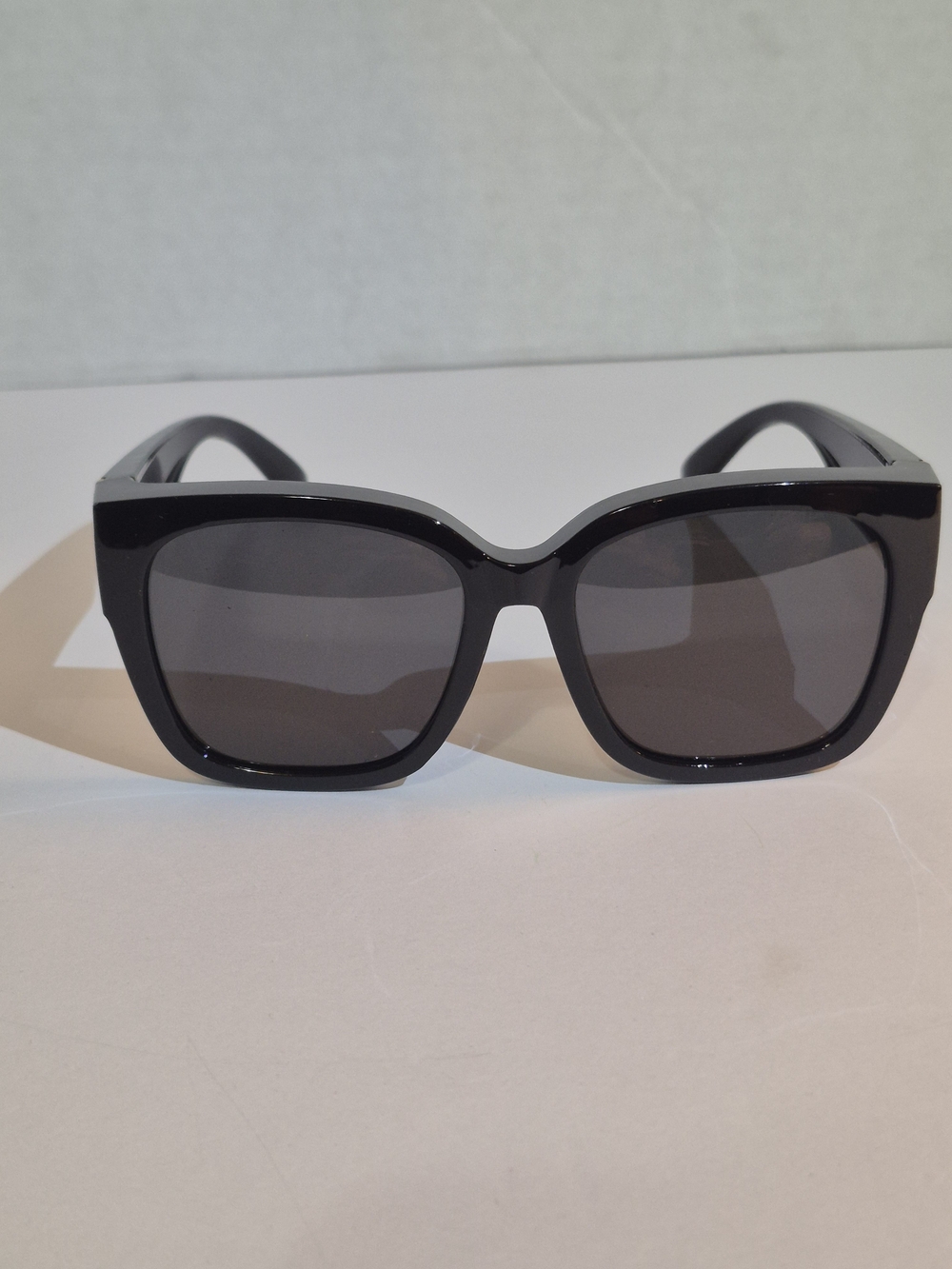 Classic Black Square Women's Sunglasses - Sleek UV Protection